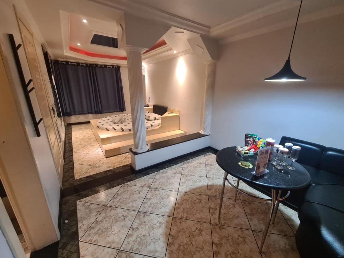 Hotel del amor Sense (adults Only)