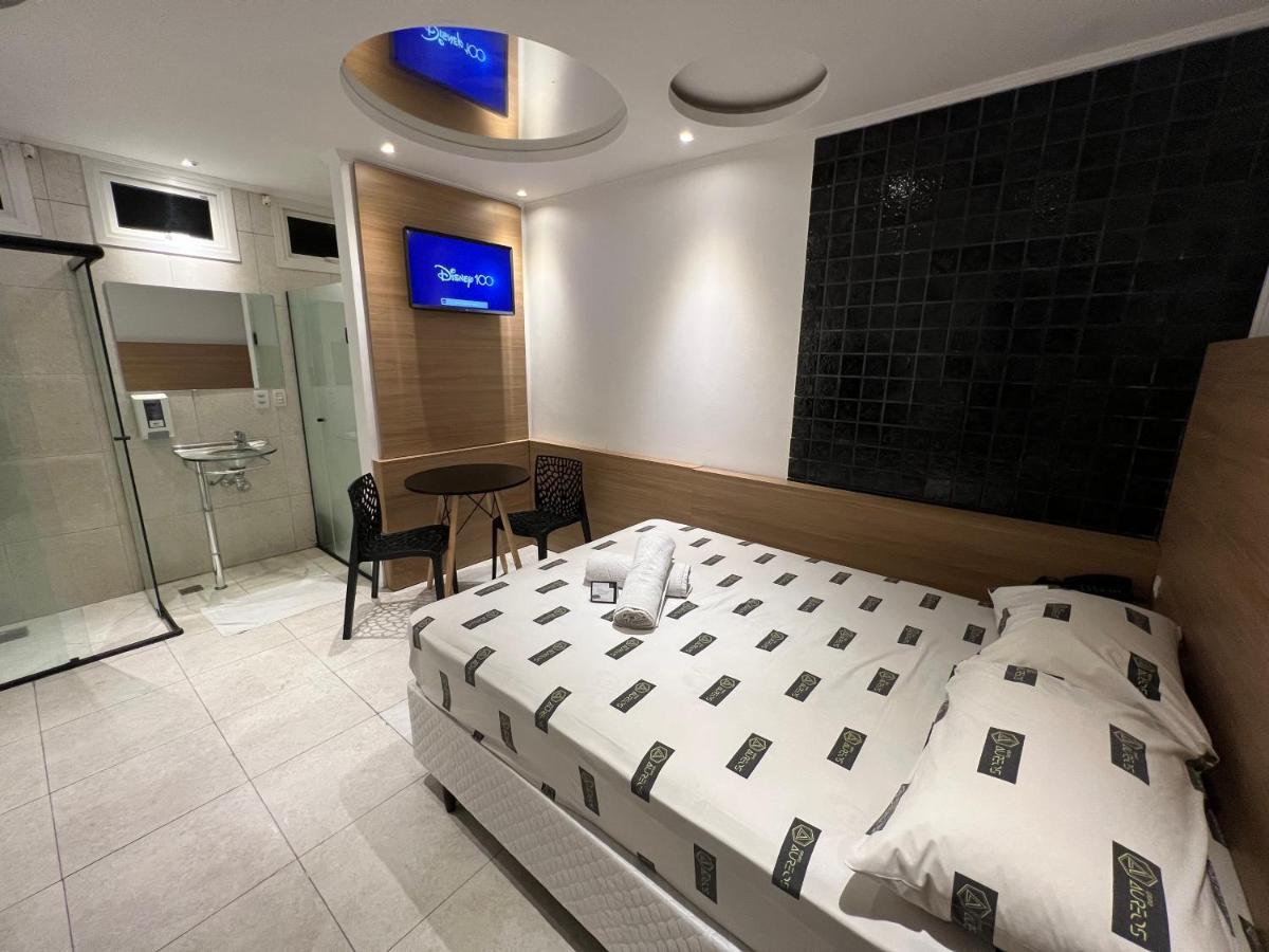 Hotel del amor Sense (adults Only)