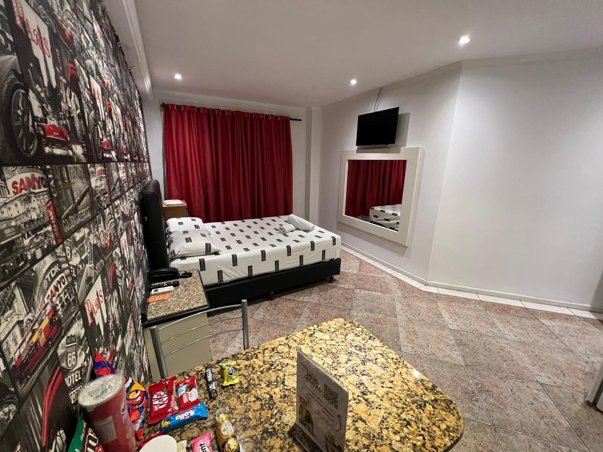 Hotel del amor Sense (adults Only)